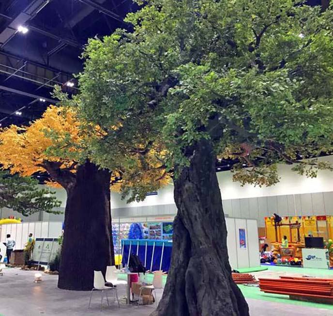 ¿Por qué hay un árbol de higuera artificial?